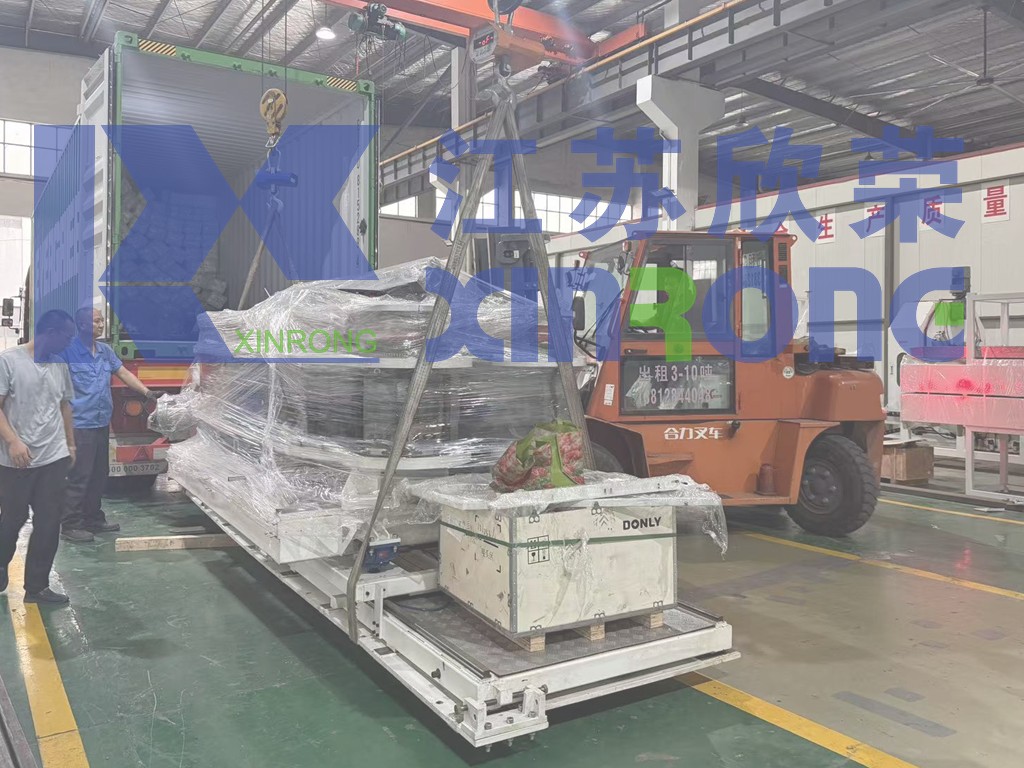 江苏欣荣110–300mm HDPE双壁波纹管生产线装车发运现场
