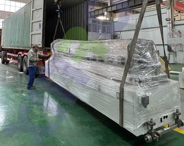 江苏欣荣PVC-O管材挤出线发货，助力中亚基建升级